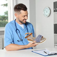 Lade das Bild in den Galerie-Viewer, OrthoLuna - orthopädische schmerzlindernde Sandalen für mehr Komfort