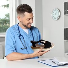 Lade das Bild in den Galerie-Viewer, OrthoStella - ergonomische schmerzlindernde Sandalen für Damen